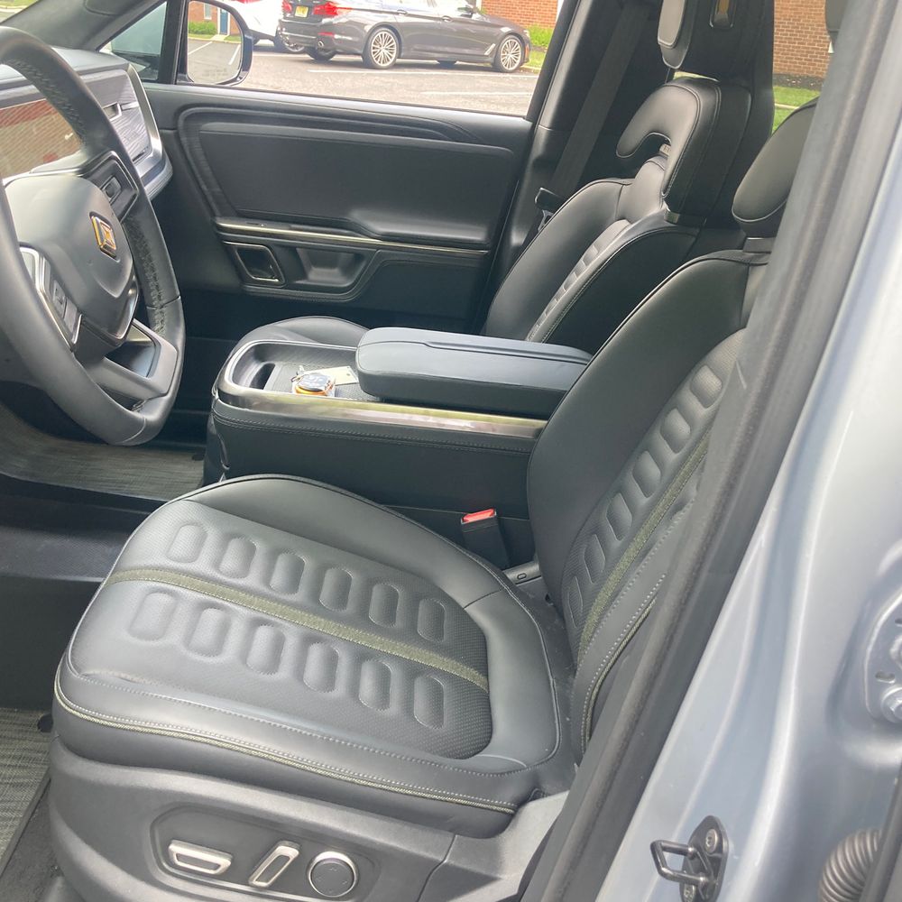 2024 Rivian R1T Adventure Dual-Motor