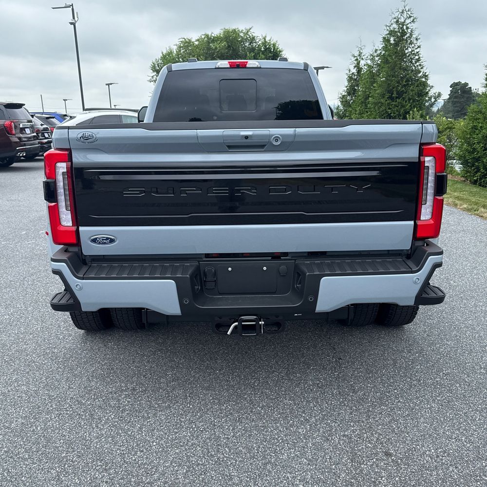 2025 Ford F-450 Super Duty Platinum