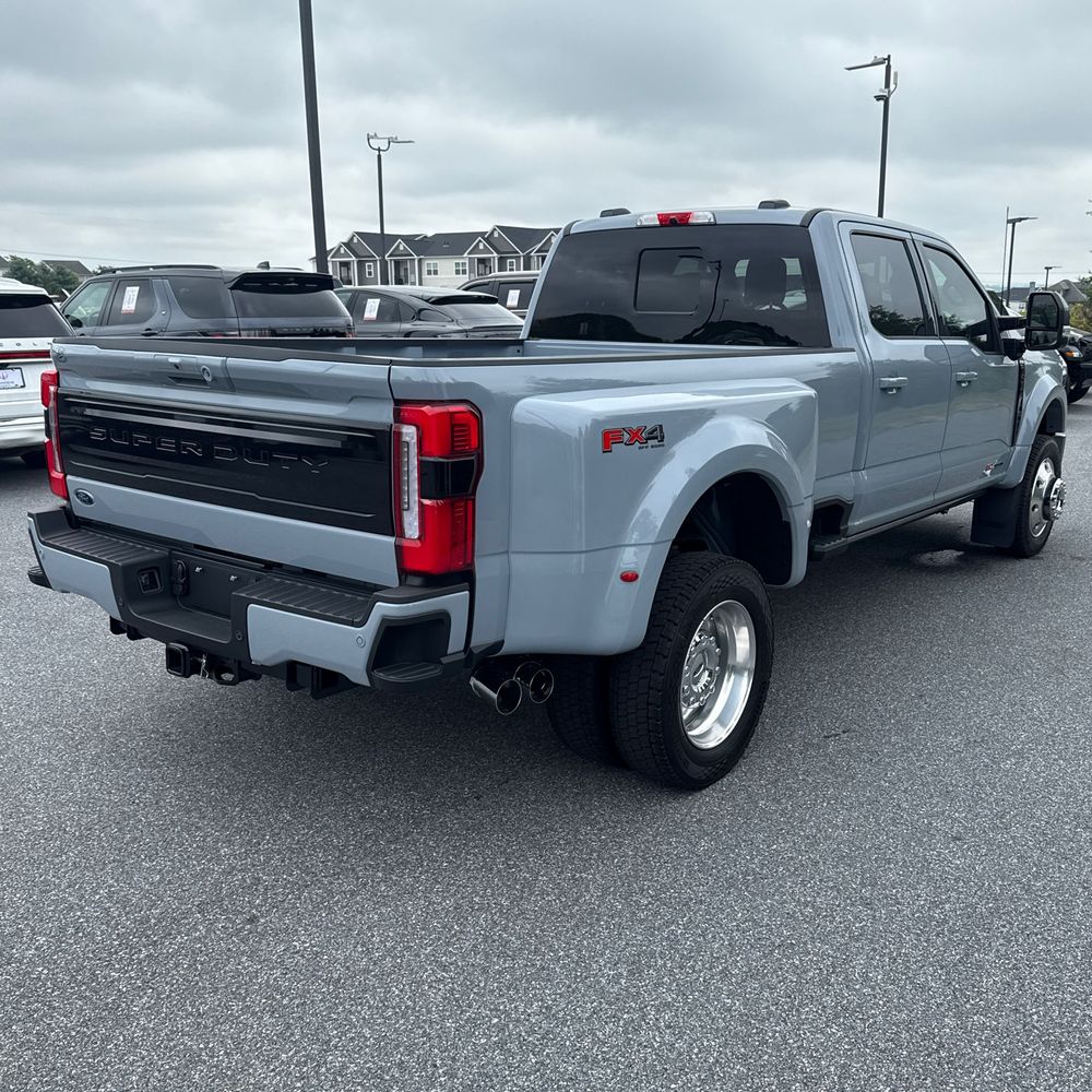 2025 Ford F-450 Super Duty Platinum