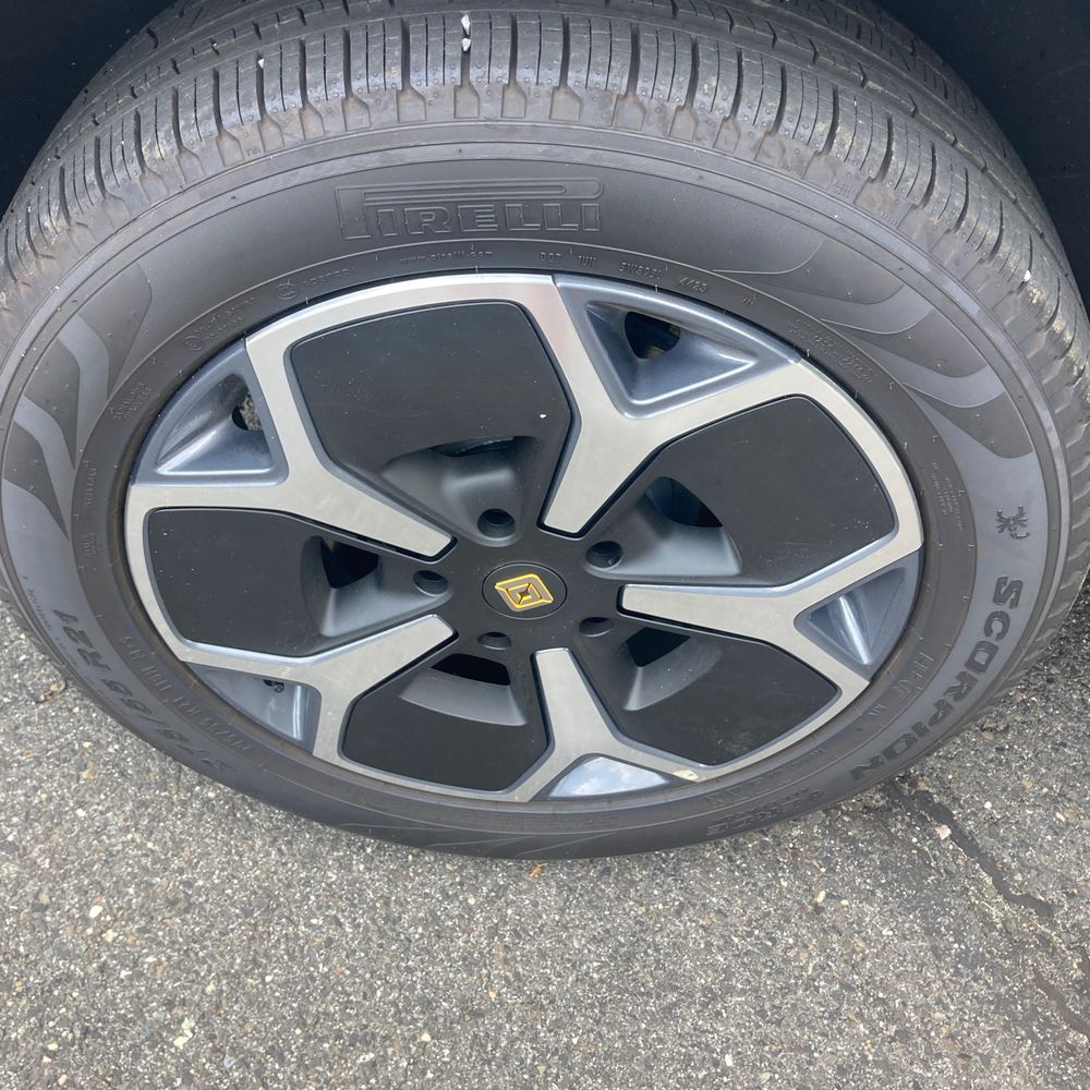 2024 Rivian R1T Adventure Dual-Motor