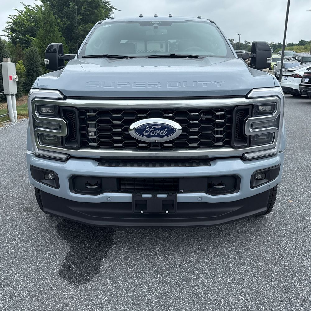 2025 Ford F-450 Super Duty Platinum
