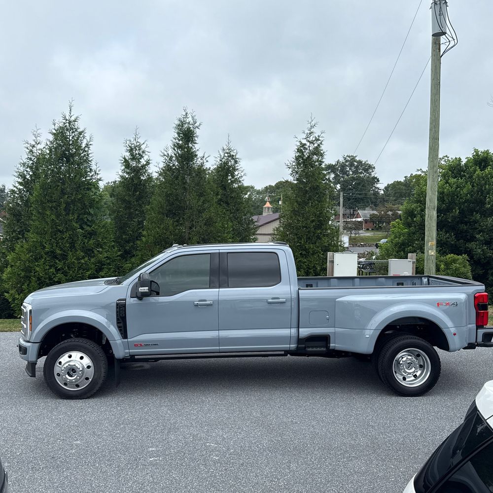 2025 Ford F-450 Super Duty Platinum