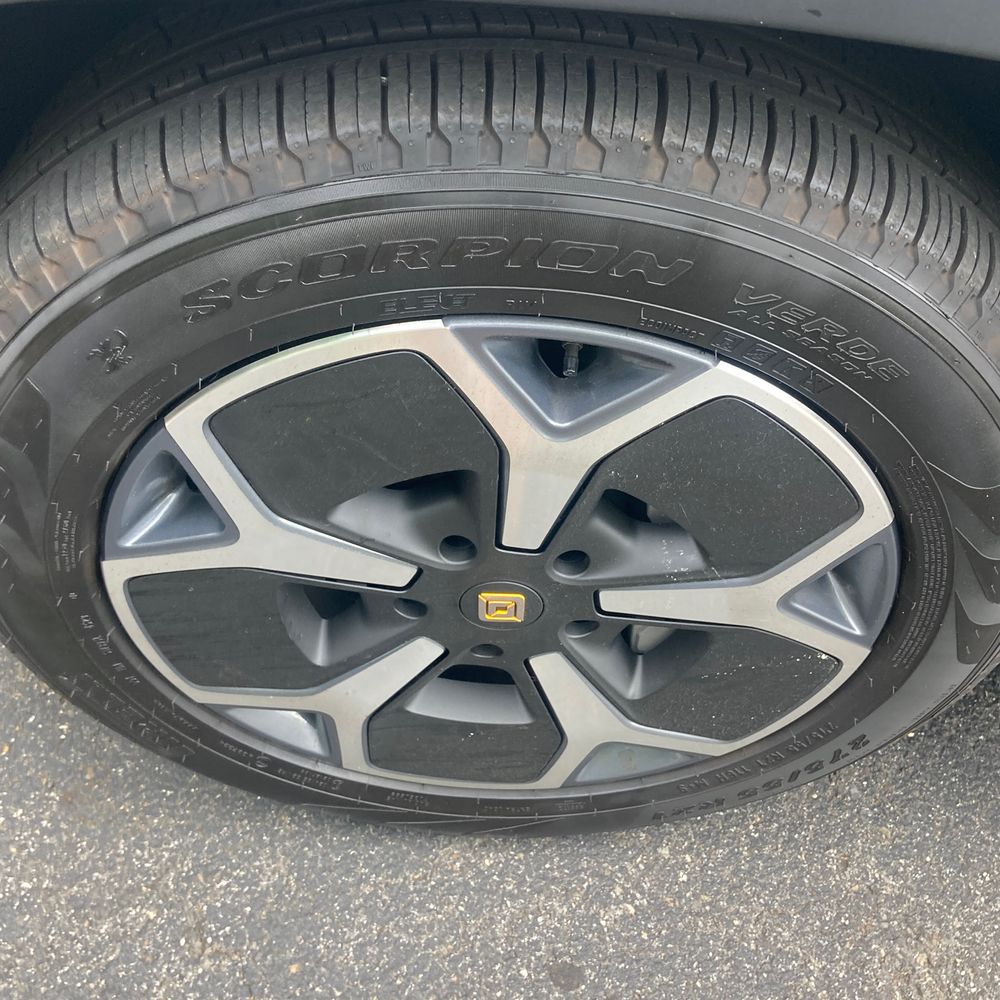 2024 Rivian R1T Adventure Dual-Motor