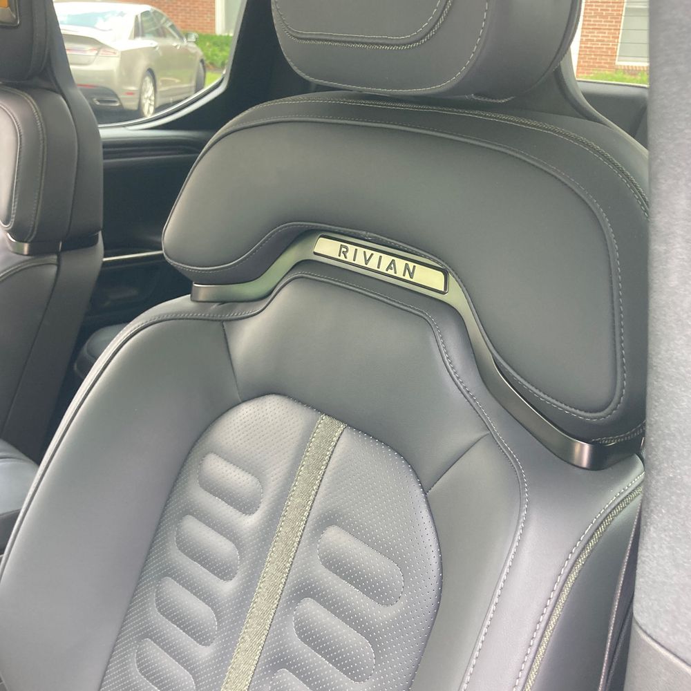 2024 Rivian R1T Adventure Dual-Motor