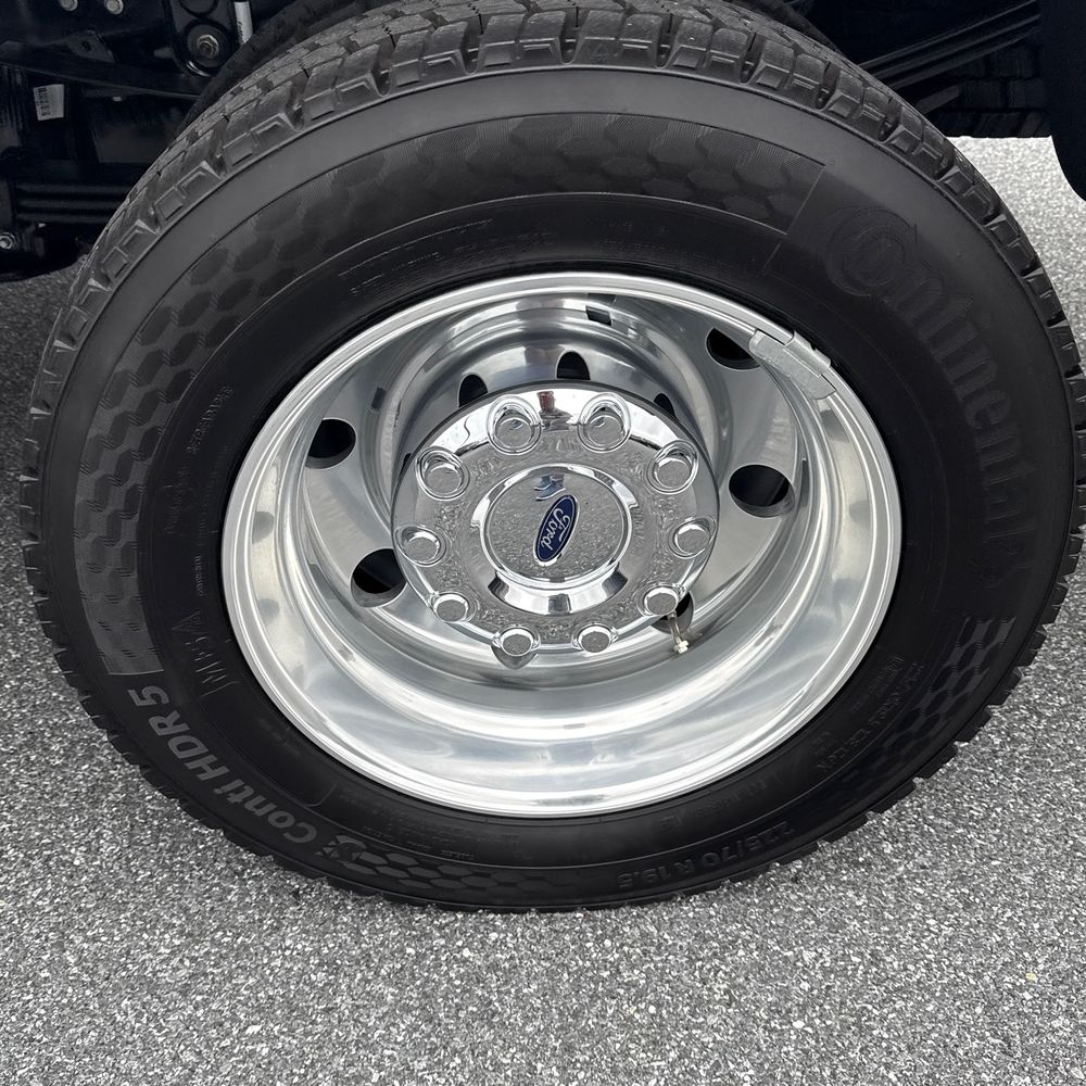 2025 Ford F-450 Super Duty Platinum