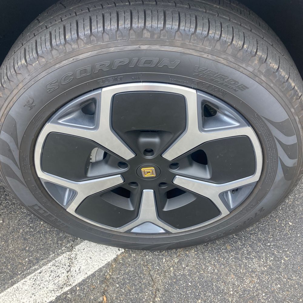 2024 Rivian R1T Adventure Dual-Motor