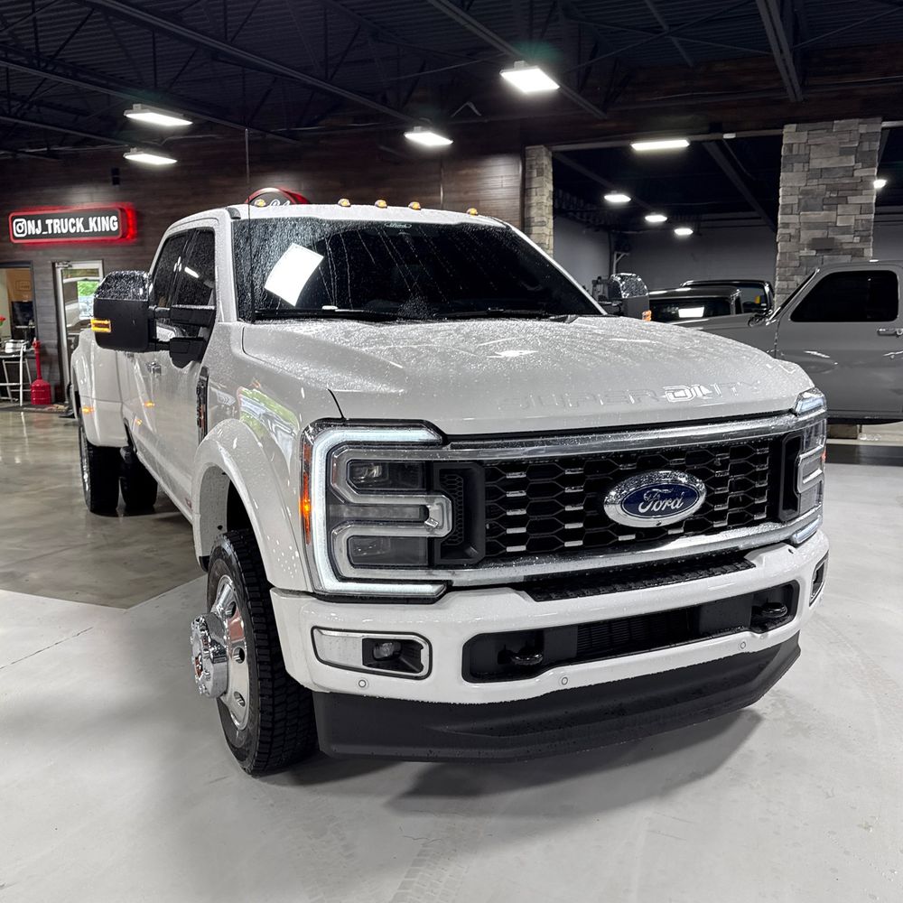 2025 Ford F-450 Super Duty Platinum