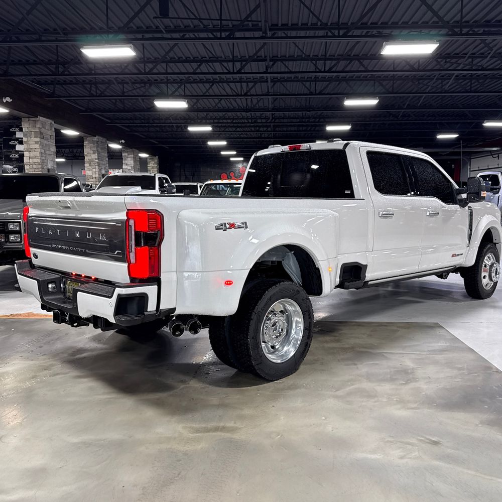 2025 Ford F-450 Super Duty Platinum