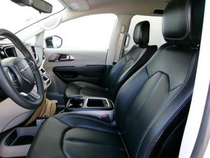 CHRYSLER PACIFICA TOURING L - 3