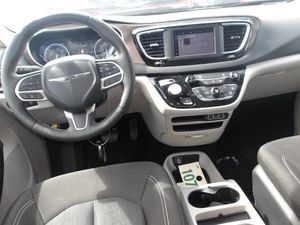 CHRYSLER VOYAGER LX - 8