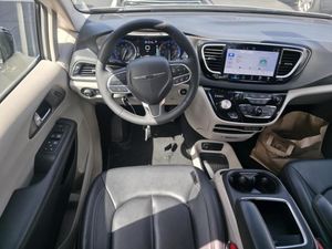 CHRYSLER PACIFICA TOURING L - 4