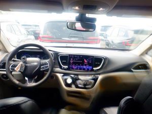 CHRYSLER PACIFICA TOURING L - 4