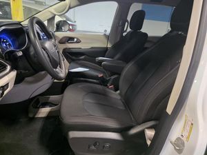 2023 Chrysler VOYAGER LX 照片 3