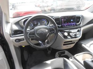 CHRYSLER PACIFICA TOURING L - 4