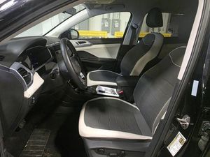 صورة 3 لـ 2025 Volkswagen TAOS SE