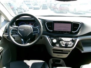 CHRYSLER PACIFICA TOURING L - 4