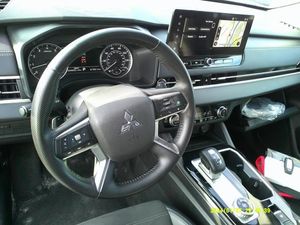 MITSUBISHI OUTLANDER SE - 4