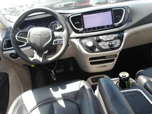 CHRYSLER PACIFICA TOURING L - 8