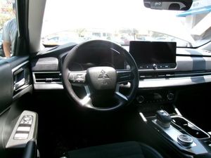 2025 Mitsubishi OUTLANDER SE — фото 4