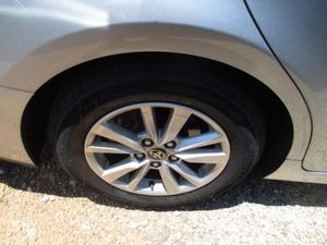 صورة 10 لـ 2025 Toyota CAMRY LE