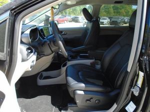 CHRYSLER PACIFICA TOURING L - 3