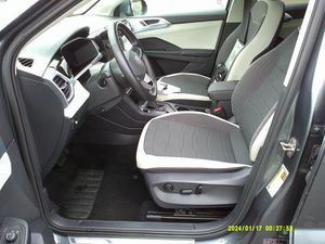 صورة 3 لـ 2025 Volkswagen TAOS SE