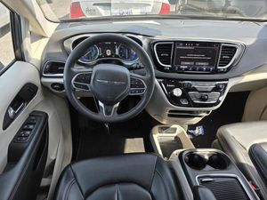 CHRYSLER PACIFICA TOURING L - 4