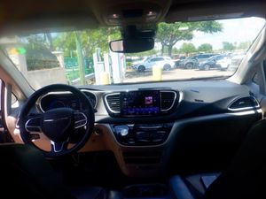 CHRYSLER PACIFICA TOURING L - 4