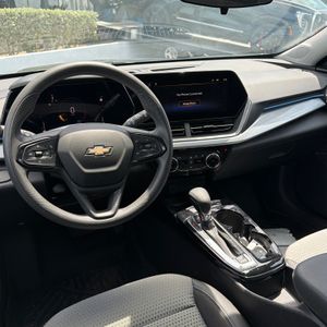 2025 Chevrolet TRAX LT thumbnail 28