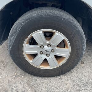 Ford Explorer XLT - 10