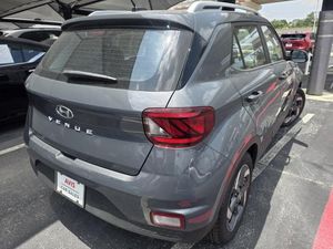2025 Hyundai VENUE SE 照片 2