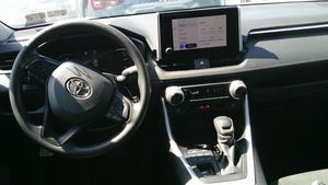 2025 Toyota RAV4 LE 照片 4