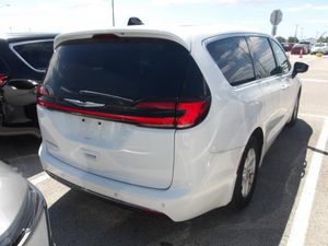 CHRYSLER PACIFICA TOURING L - 2
