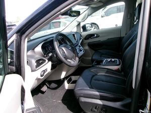 CHRYSLER PACIFICA TOURING L - 3