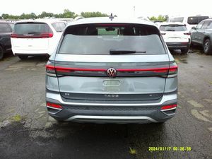 صورة 14 لـ 2025 Volkswagen TAOS SE
