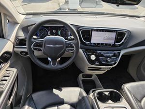 CHRYSLER PACIFICA TOURING L - 4