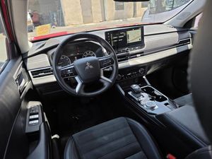 2025 Mitsubishi OUTLANDER — фото 4
