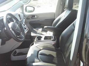 CHRYSLER PACIFICA TOURING L - 3