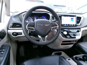 CHRYSLER PACIFICA TOURING L - 4