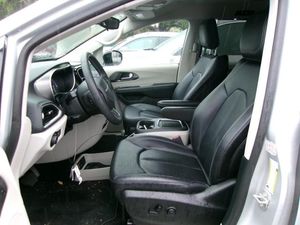 CHRYSLER PACIFICA TOURING L - 3