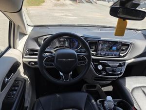 CHRYSLER PACIFICA TOURING L - 4