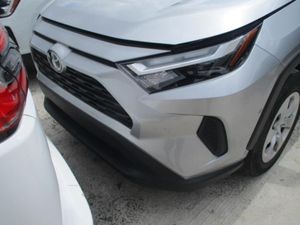 2025 Toyota RAV4 LE thumbnail 20