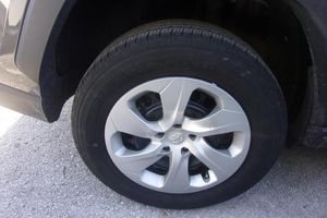 صورة 9 لـ 2025 Toyota RAV4 LE