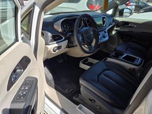 CHRYSLER PACIFICA TOURING L - 3