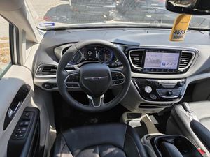 CHRYSLER PACIFICA TOURING L - 4