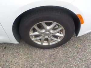 CHRYSLER PACIFICA TOURING L - 9