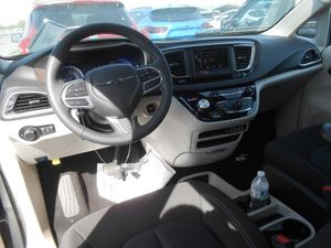 CHRYSLER VOYAGER LX - 4