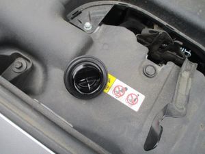 2025 Toyota RAV4 LE thumbnail 26