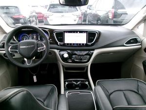 CHRYSLER PACIFICA LIMITED - 4