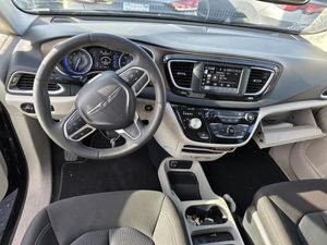 CHRYSLER VOYAGER LX - 4